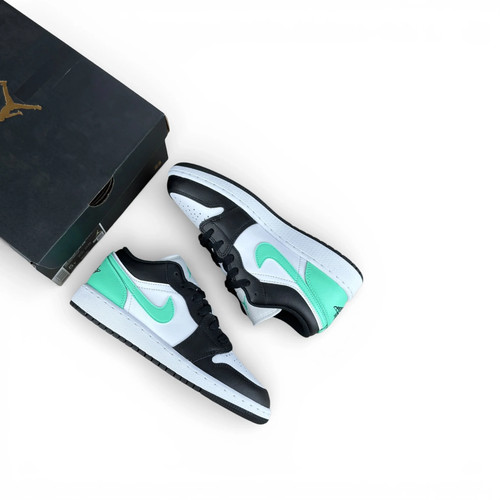 Jordan low green glow - low,